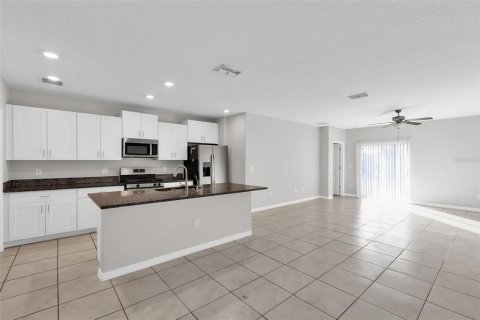 House in Apollo Beach, Florida 5 bedrooms, 224.36 sq.m. № 2104283 - photo 6