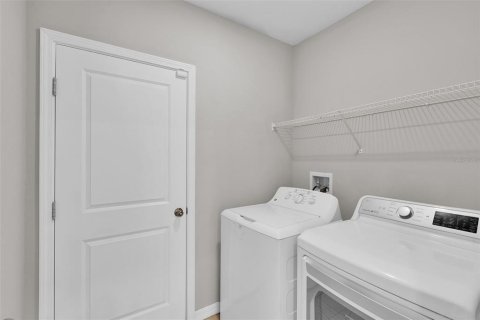 House in Apollo Beach, Florida 5 bedrooms, 224.36 sq.m. № 2104283 - photo 12