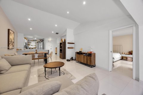 Townhouse in Miami, Florida 2 bedrooms, 103.12 sq.m. № 1954845 - photo 19