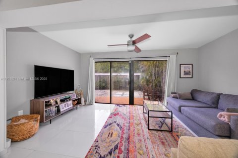 Townhouse in Miami, Florida 2 bedrooms, 103.12 sq.m. № 1954845 - photo 17