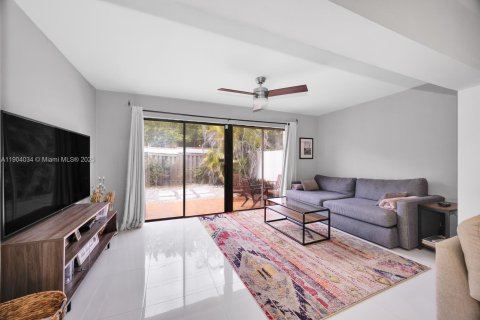 Townhouse in Miami, Florida 2 bedrooms, 103.12 sq.m. № 1954845 - photo 16