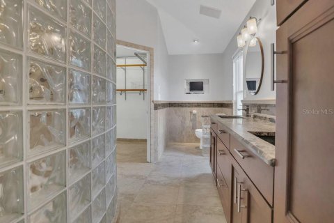 House in Orlando, Florida 4 bedrooms, 227.89 sq.m. № 1749447 - photo 21