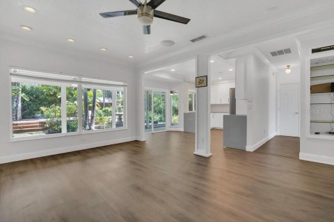 House in Orlando, Florida 4 bedrooms, 227.89 sq.m. № 1749447 - photo 16