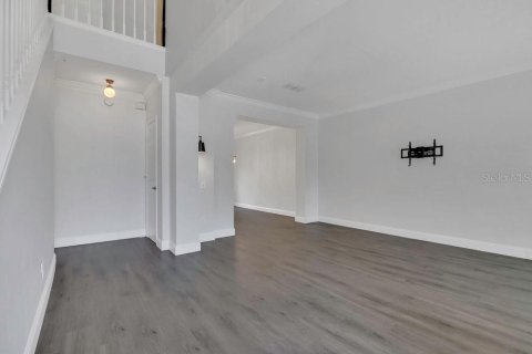 House in Orlando, Florida 4 bedrooms, 227.89 sq.m. № 1749447 - photo 5