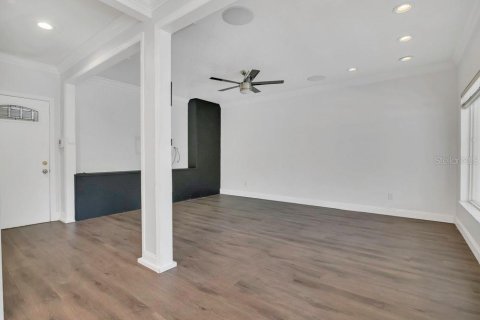House in Orlando, Florida 4 bedrooms, 227.89 sq.m. № 1749447 - photo 15