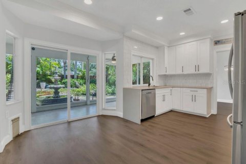 House in Orlando, Florida 4 bedrooms, 227.89 sq.m. № 1749447 - photo 12