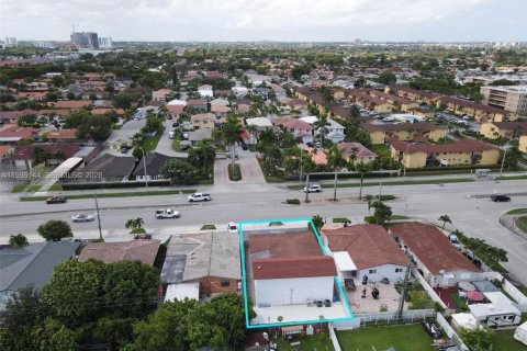 House in Miami, Florida 2 bedrooms, 271.27 sq.m. № 2064534 - photo 10