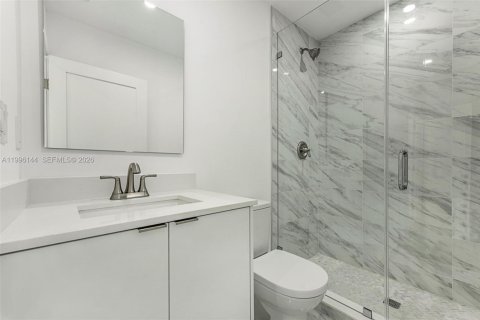 House in Miami, Florida 2 bedrooms, 271.27 sq.m. № 2064534 - photo 6
