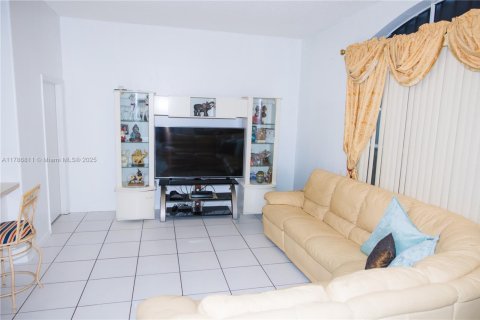 Casa en venta en Pembroke Pines, Florida, 3 dormitorios, 193.89 m2 № 1864945 - foto 11