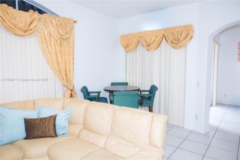Casa en venta en Pembroke Pines, Florida, 3 dormitorios, 193.89 m2 № 1864945 - foto 12