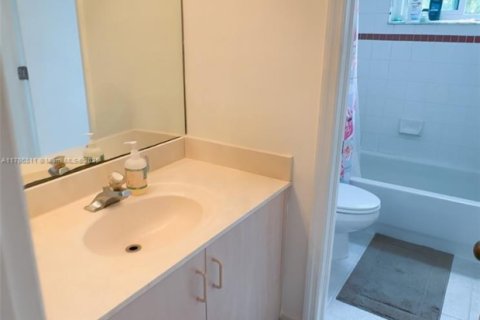 Casa en venta en Pembroke Pines, Florida, 3 dormitorios, 193.89 m2 № 1864945 - foto 28