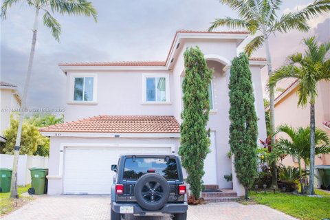 Casa en venta en Pembroke Pines, Florida, 3 dormitorios, 193.89 m2 № 1864945 - foto 1