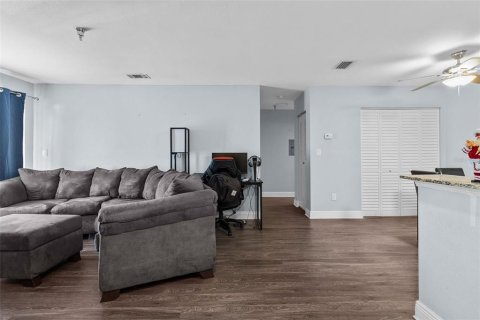Condominio en venta en Saint Petersburg, Florida, 1 dormitorio, 68.93 m2 № 1563517 - foto 3