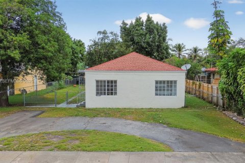 House in North Miami Beach, Florida 3 bedrooms, 114.46 sq.m. № 1984135