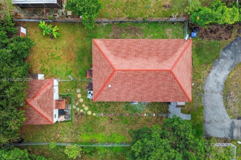 House in North Miami Beach, Florida 3 bedrooms, 114.46 sq.m. № 1984135 - photo 20