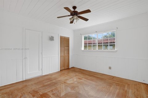 House in North Miami Beach, Florida 3 bedrooms, 114.46 sq.m. № 1984135 - photo 4