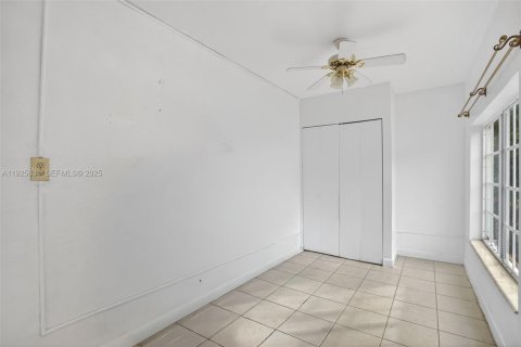 House in North Miami Beach, Florida 3 bedrooms, 114.46 sq.m. № 1984135 - photo 14