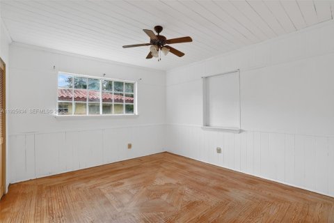 House in North Miami Beach, Florida 3 bedrooms, 114.46 sq.m. № 1984135 - photo 12