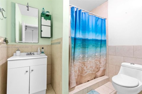 Купить кондоминиум в Суитуотер, Флорида 4 спальни, 151.99м2, № 1860433 - фото 13