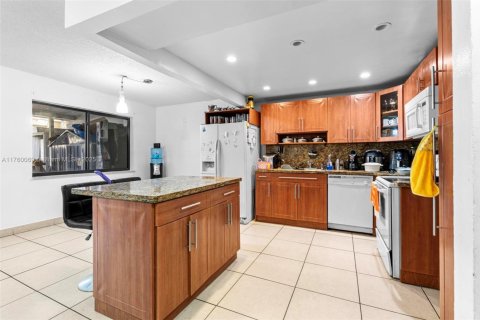 Купить кондоминиум в Суитуотер, Флорида 4 спальни, 151.99м2, № 1860433 - фото 6