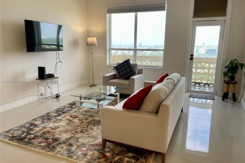 Condo in Bal Harbour, Florida, 1 bedroom  № 1888838 - photo 10