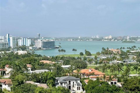 Condo in Bal Harbour, Florida, 1 bedroom  № 1888838 - photo 9