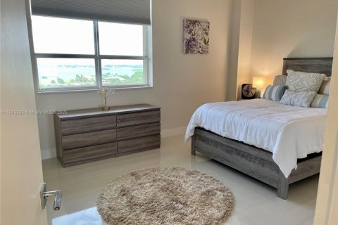 Condo in Bal Harbour, Florida, 1 bedroom  № 1888838 - photo 24