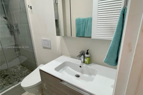 Condo in Bal Harbour, Florida, 1 bedroom  № 1888838 - photo 7