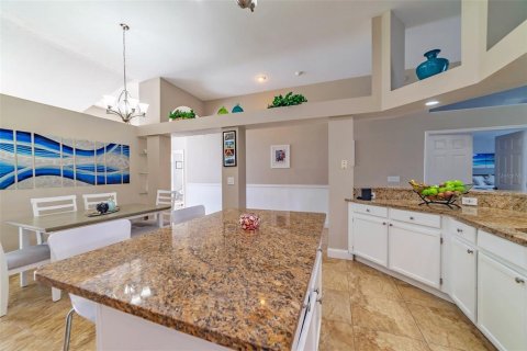 House in Tampa, Florida 4 bedrooms, 234.39 sq.m. № 1761562 - photo 13