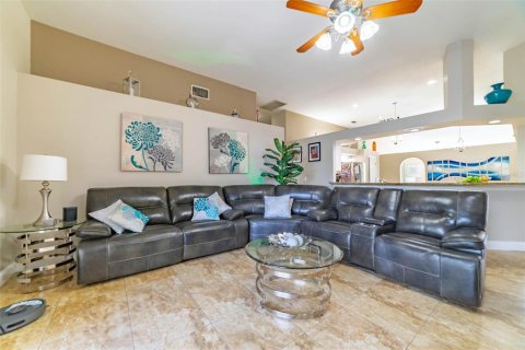 House in Tampa, Florida 4 bedrooms, 234.39 sq.m. № 1761562 - photo 15