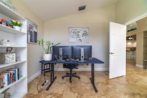 House in Tampa, Florida 4 bedrooms, 234.39 sq.m. № 1761562 - photo 9