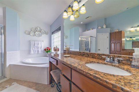 House in Tampa, Florida 4 bedrooms, 234.39 sq.m. № 1761562 - photo 21