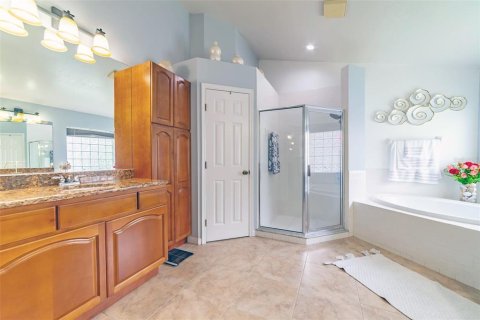 House in Tampa, Florida 4 bedrooms, 234.39 sq.m. № 1761562 - photo 20