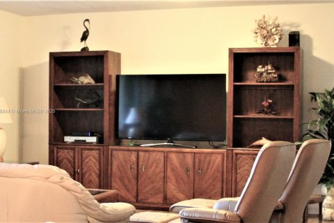 Villa ou maison à louer à Fort Lauderdale, Floride: 4 chambres, 226.68 m2 № 1862453 - photo 9