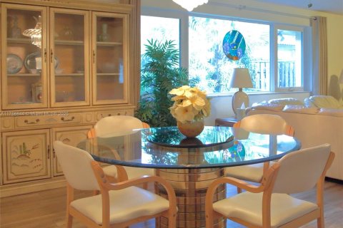 Villa ou maison à louer à Fort Lauderdale, Floride: 4 chambres, 226.68 m2 № 1862453 - photo 10