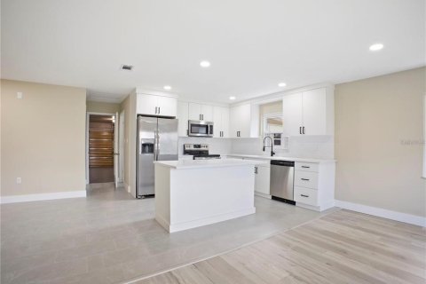 Villa ou maison à vendre à Avon Park, Floride: 2 chambres, 158.86 m2 № 2290637 - photo 8