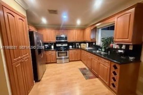 Купить виллу или дом в Майами, Флорида 4 спальни, 201.51м2, № 2051065 - фото 1