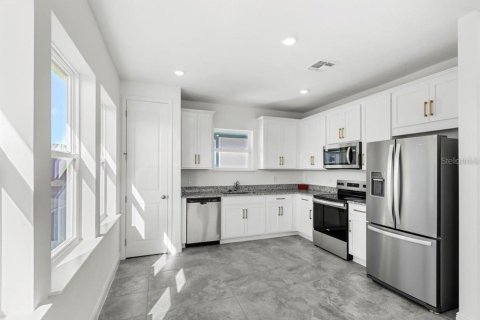 Casa en venta en Orlando, Florida, 5 dormitorios, 334.45 m2 № 2167421 - foto 18