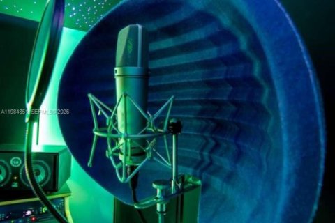 Commercial property in Doral, Florida № 2045864 - photo 28