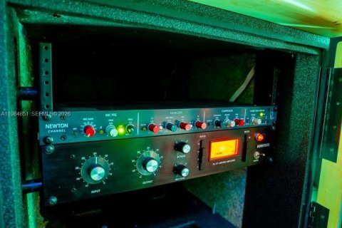 Commercial property in Doral, Florida № 2045864 - photo 20