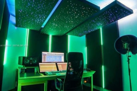 Commercial property in Doral, Florida № 2045864 - photo 30