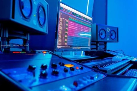 Commercial property in Doral, Florida № 2045864 - photo 7