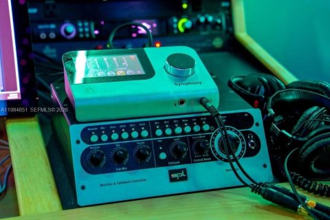 Commercial property in Doral, Florida № 2045864 - photo 26