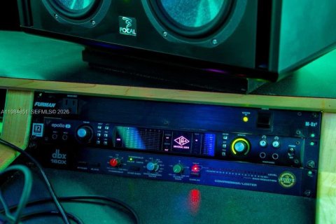 Commercial property in Doral, Florida № 2045864 - photo 24