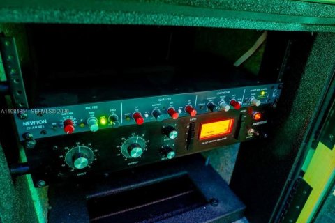 Commercial property in Doral, Florida № 2045864 - photo 21