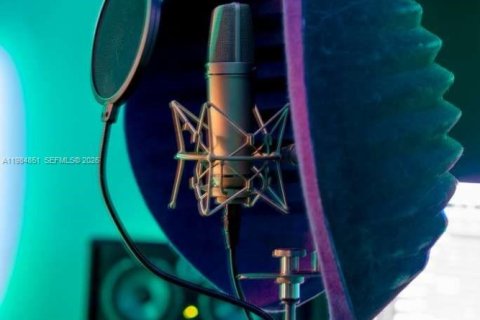 Commercial property in Doral, Florida № 2045864 - photo 18