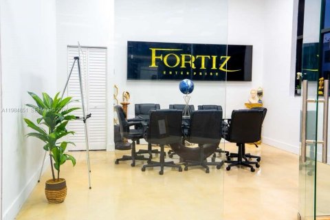 Commercial property in Doral, Florida № 2045864 - photo 16