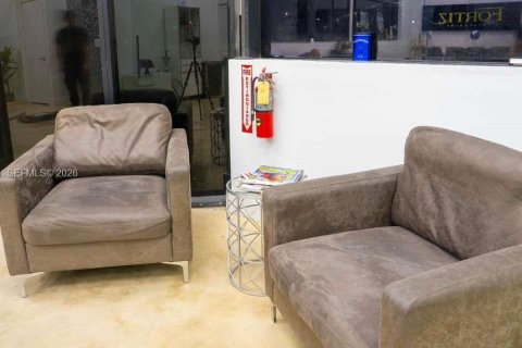 Commercial property in Doral, Florida № 2045864 - photo 12