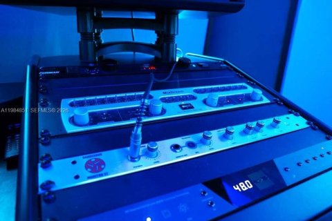 Commercial property in Doral, Florida № 2045864 - photo 10