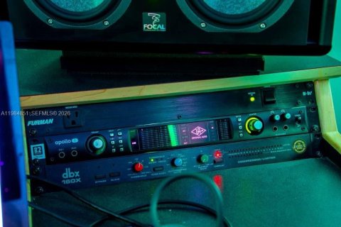 Commercial property in Doral, Florida № 2045864 - photo 23